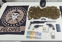 PM apreende armas, drogas e munições após denúncia em Santana do Ipanema