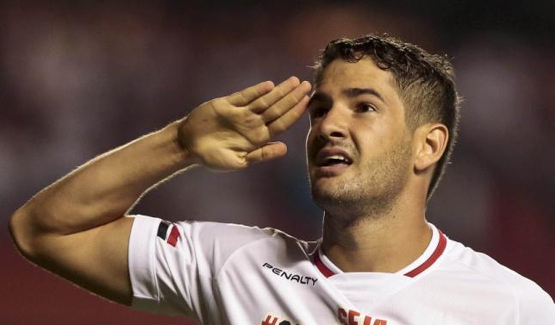 Pato está na mira de 'dois ou três clubes' da Itália, afirma empresário