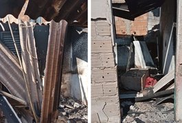 Homem bate em bebê, tenta matar a esposa e coloca fogo na própria casa