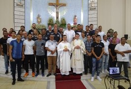 Fiéis aplaudem equipe do ASA na última missa da Padroeira de Arapiraca