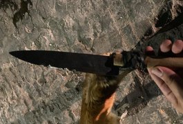 Homem é abordado pela PM e faca é apreendida durante rondas no bairro Manoel Teles, em Arapiraca