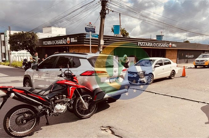 Colisão envolvendo quatro veículos no Baixão deixa dois motociclistas feridos