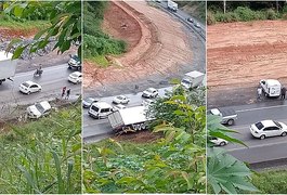 Caminhão atinge carro momentos após outra batida em São Miguel dos Campos