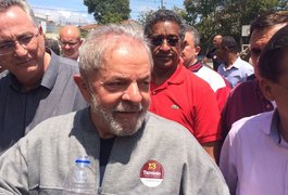 Sob vaias e aplausos, Lula diz que PT vai surpreender nas urnas