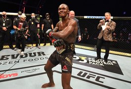 Israel Adesanya provoca Paulo Borrachinha após nocaute: 'Ele é burro, eu sou esperto'