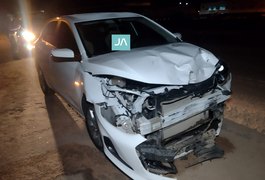 Carro bate de frente com moto e casal fica ferido na zona rural de Arapiraca