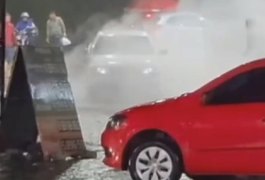 Princípio de incêndio em carro assusta clientes de posto de combustíveis em Arapiraca