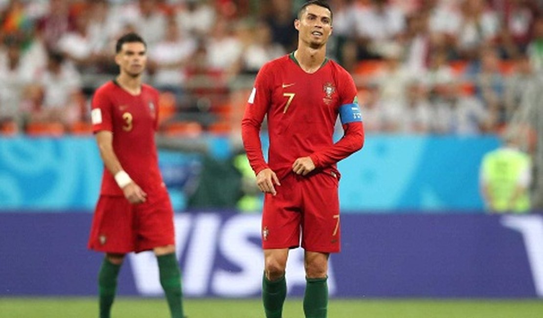 CR7 perde pênalti, mas Portugal se classifica com empate diante do Irã