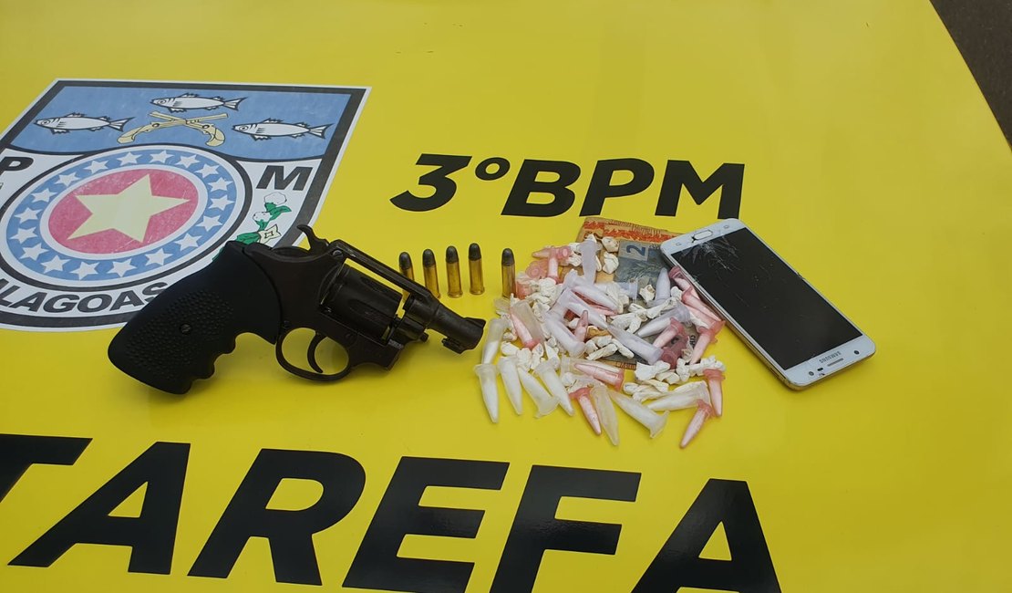 Homem é preso com arma de fogo e drogas durante perseguição no Agreste alagoano