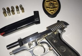 Polícia cumpre mandados, prende suspeito de roubo e apreende arma, em AL