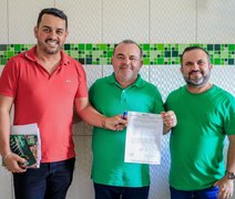 Bastinho assina termo de compromisso com Sinteal e professores da rede municipal de Taquarana