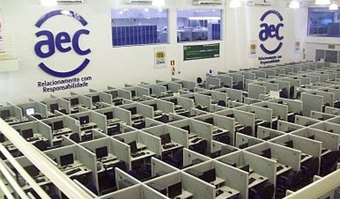 Empresa contact center AeC inicia treinamento com 1.500 pessoas