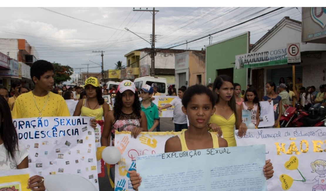 Caminhada para lembrar o Dia Nacional de Combate ao Abuso e à Exploração sexual contra crianças é realizada em Girau