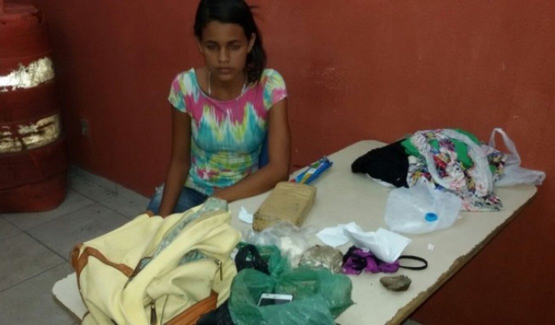 Passageira de van é flagrada transportando maconha para São Miguel dos Campos