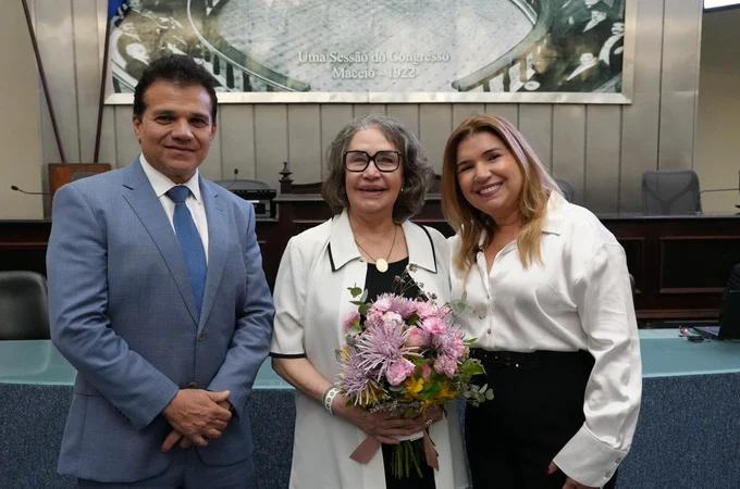 Ricardo Nezinho homenageia filantropa Mara Menezes com a Comenda Tavares Bastos