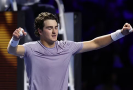 João Fonseca é campeão do ATP 500 da Basileia e conquista maior título de um brasileiro desde Guga