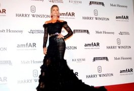 Vestido transparente de Grazi Massafera chama atenção em evento