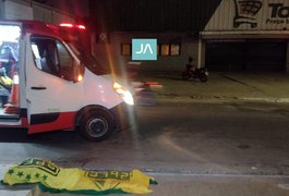 Homem morre em frente a supermercado na Rua Quinze de Novembro, em Arapiraca