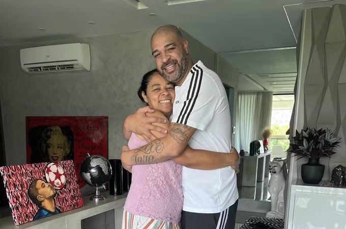 Mãe de Adriano Imperador cai em golpe de número falso