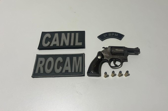 Jovem motociclista é presa após ser flagrada com revólver no Brisa do Lago