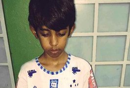 Menino desenha camisa do Cruzeiro à mão, comove clube e ganha uma oficial