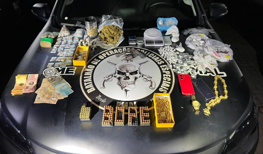 PM desarticula associação criminosa e apreende arma, munições e drogas em três bairros de Maceió