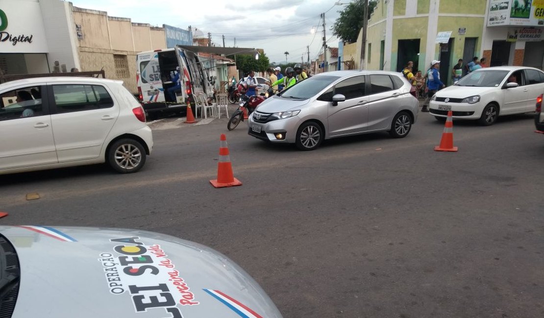 Dois são presos durante Operação Lei Seca em Palmeira dos Índios