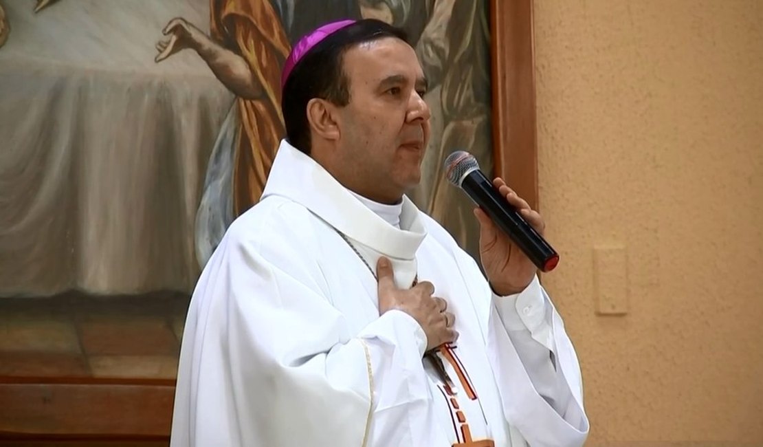 Após vazamento de vídeo íntimo, bispo renuncia à Diocese no interior de SP