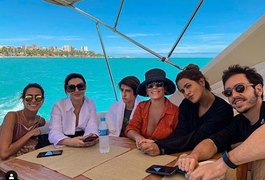 Glória Pires desfruta das belezas naturais de Alagoas com a família