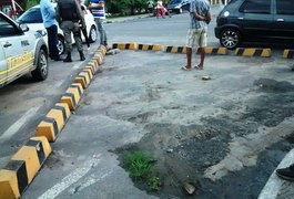 Motorista avança sinal e colide contra carro no Centro de Arapiraca