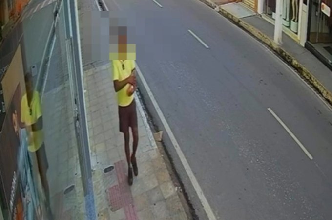 VÍDEO: Ladrão é flagrado quebrando vidraça de loja para furtar pares de calçados no Centro de Arapiraca