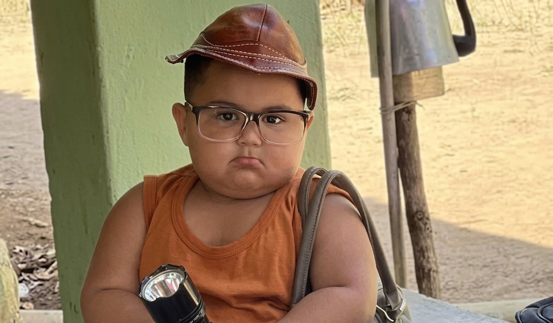 ‘Entre 2 e 70 anos’: menino do interior do Ceará conquista web com jeito de idoso marrento