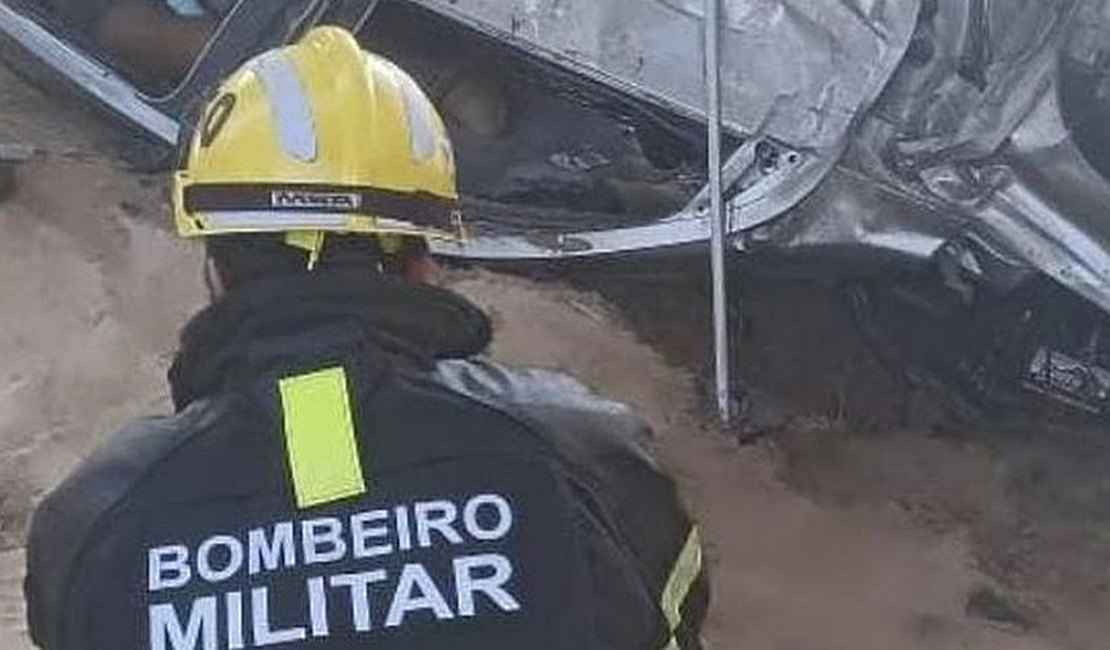 Motorista perde controle de veículo, cai de viaduto e morre em rodovia alagoana