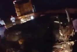 Jovem de 24 anos morre em colisão entre carro e caminhão, em Marechal Deodoro