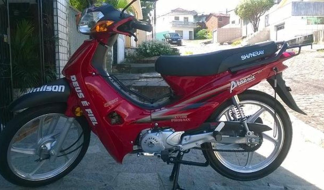 Jovem é detido com motocicleta roubada no Alto do Cruzeiro, em Arapiraca