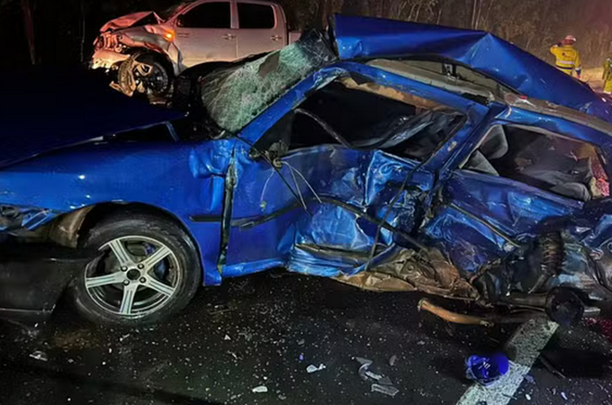 Quatro pessoas morrem em acidente entre três veículos na BR-373, no Paraná