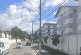 Fogo atinge ar-condicionado em apartamento e dois moradores inalam fumaça, em Maceió