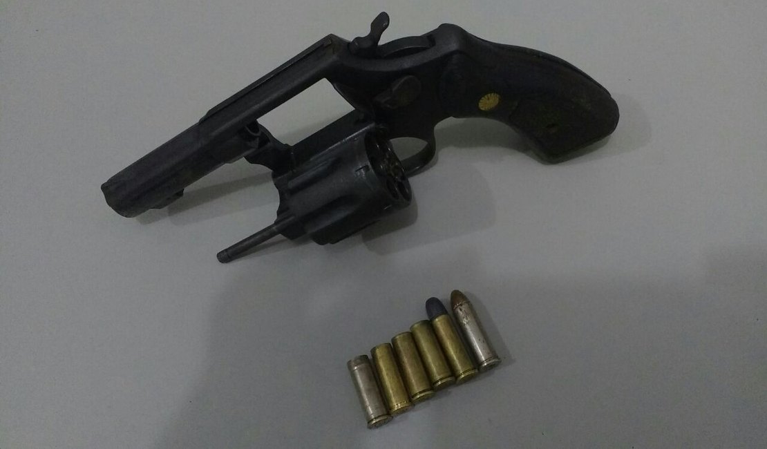 Suspeito em tentativa de homicídio, jovem foge e deixa a arma, em Arapiraca