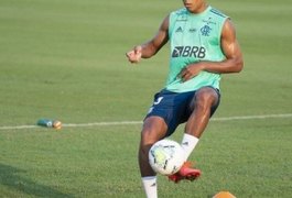 Avião que levava reforços do Flamengo para Guayaquil retorna ao Brasil