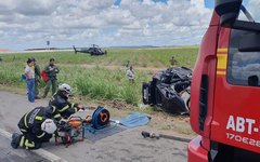 Colisão entre carro e caminhão na BR 316, em Atalaia