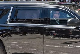 Donald Trump se entrega à Justiça em Miami e declara inocência