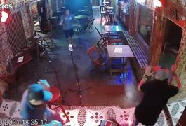 Bombeiro Militar surta, atira dentro de boteco e assusta clientes