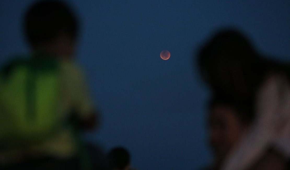 Eclipse lunar terá Lua de Sangue na madrugada desta terça-feira