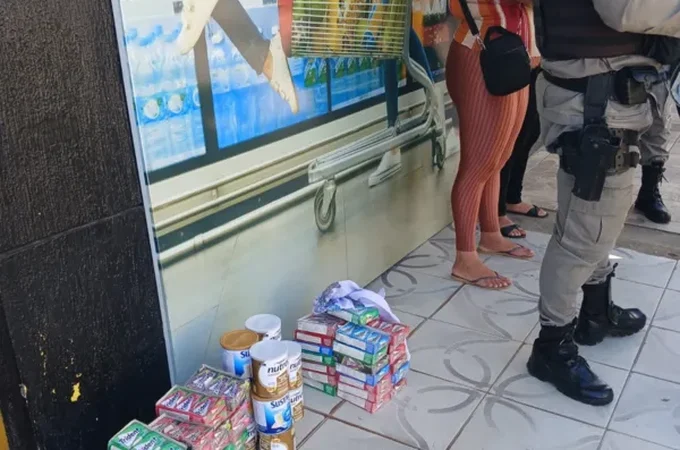 Mulheres são presas após furto de caixas de chiclete, latas de suplementos e outros em supermercado no Sertão de AL