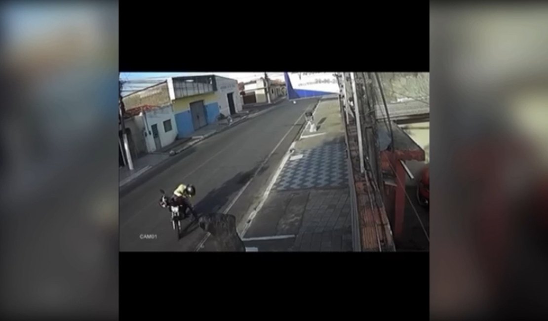 Vídeo. Arapiraquense faz apelo para recuperar celular perdido que foi encontrado por motociclista