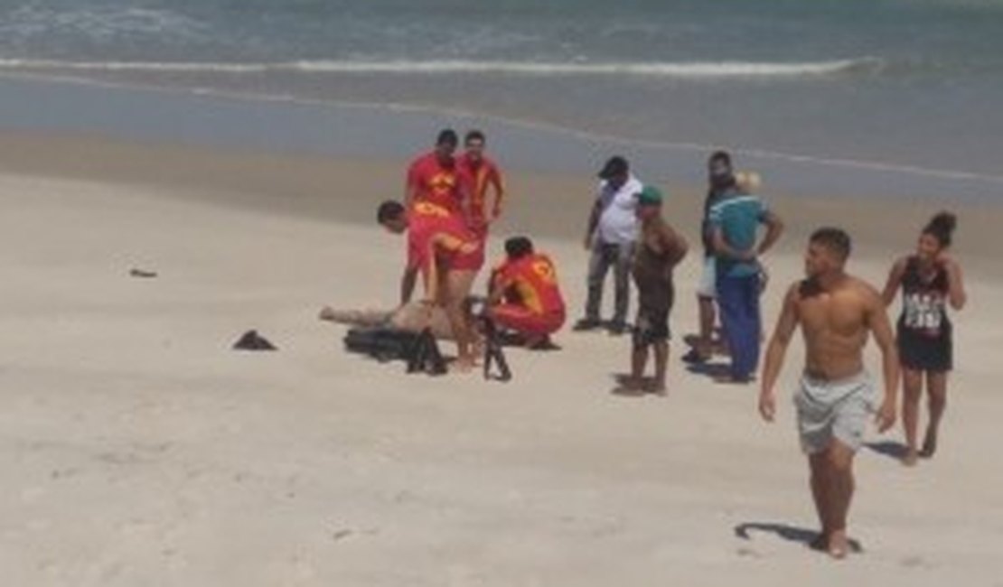 Corpo de Bombeiros salva três pessoas após afogamento na Praia do Francês