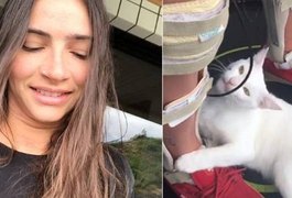 Lais Souza vibra ao ficar de pé em exercício com 'ajuda' de gatinho