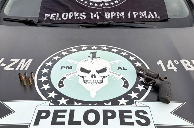 PM apreende arma de fogo e mais de 600 gramas de cocaína no interior