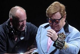 Elton John perde a voz, deixa o palco chorando e revela que está doente