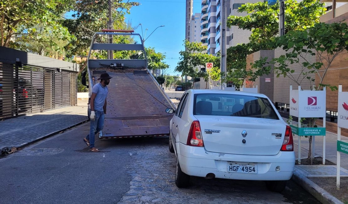 Polícia Civil recupera carro furtado e abandonado em Maceió